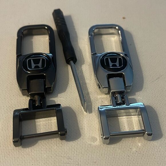 Honda Logo Key Fob Keychain in Metal Set of 2 NWT - Picture 2 of 6